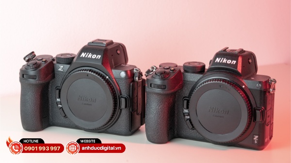 Khi đặt Nikon Z5 và Nikon Z5 II cạnh nhau, gần như không có sự khác biệt giữa hai dòng máy này