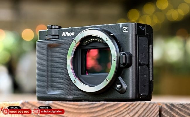 Nikon ZR là máy quay lai full-frame đầu tiên của Nikon hỗ trợ RAW 6K và ghi âm 32-bit float
