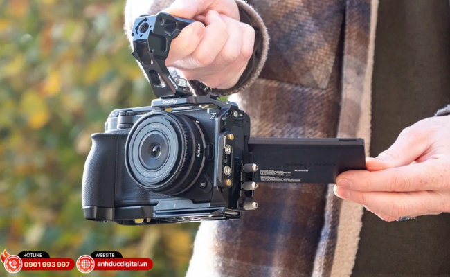 Review Nikon ZR tập trung vào cách máy hỗ trợ quay, thu âm và hậu kỳ thực tế