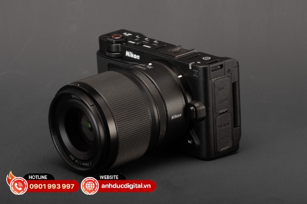 Nikon ZR sử dụng thiết kế không quạt cải tiến với toàn bộ thân máy đều hỗ trợ việc tản nhiệt
