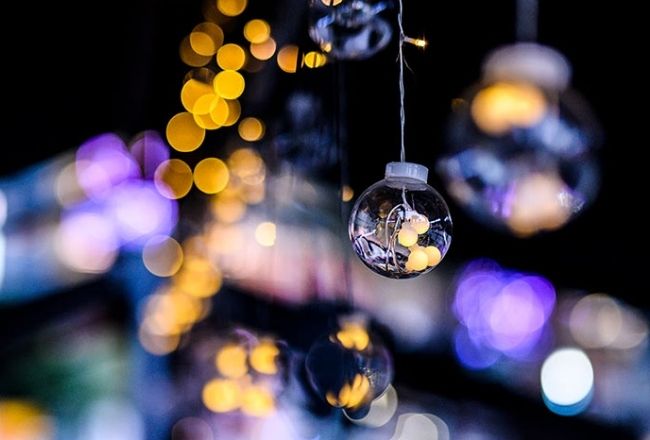 Hiệu ứng xóa phông "tan chảy" đặc trưng của tiêu cự 85mm, giúp chủ thể nổi bật hoàn toàn khỏi hậu cảnh