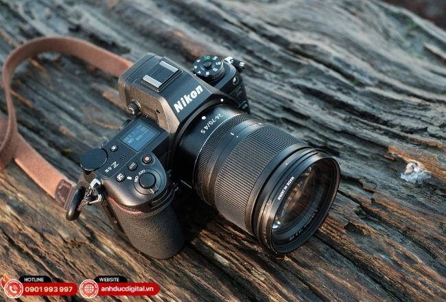 Thiết kế thu gọn thông minh của "huyền thoại" 24-70mm f/4 S giúp bộ máy Nikon Z6 luôn cân đối khi di chuyển