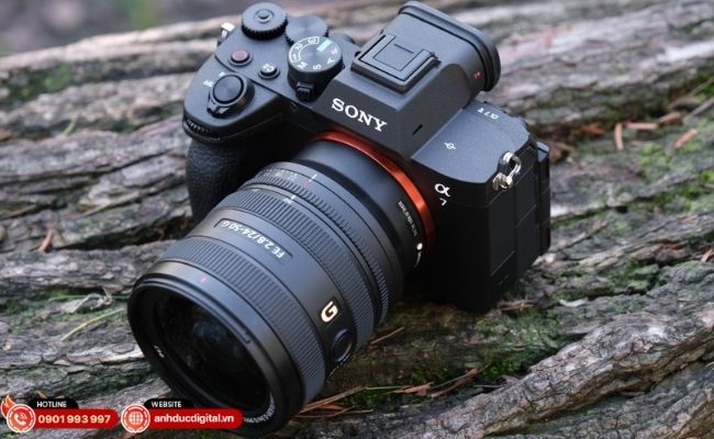 Chân dung sắc nét, bokeh tuyệt đẹp – Ống kính prime cao cấp cho Sony A7V.