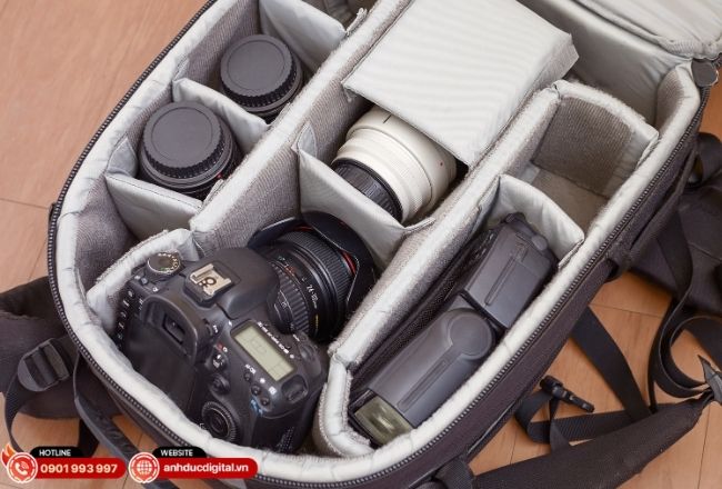 Các vách ngăn chống sốc chuyên dụng giúp bảo vệ linh kiện máy ảnh an toàn trên mọi địa hình
