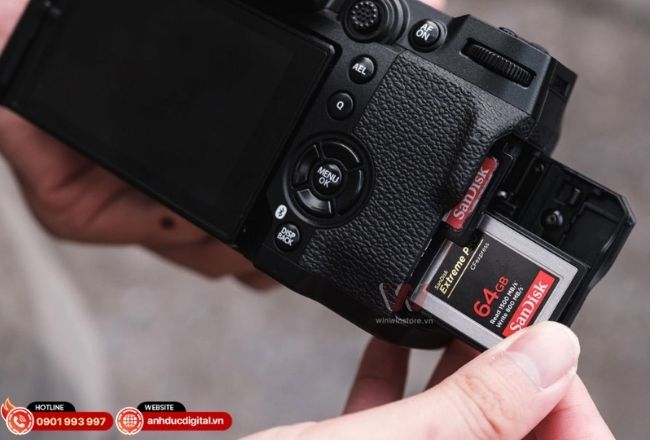 Sử dụng thẻ nhớ chuẩn V30/U3 giúp đảm bảo tốc độ ghi dữ liệu mượt mà khi quay phim 4K và chụp ảnh RAW
