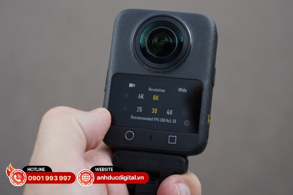 DJI Osmo 360 có hệ thống nút điều khiển vật lý tương đối dễ nhìn và dễ thao tác