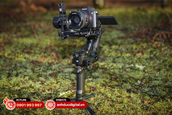DJI RS5 hoạt động với đa số các bộ máy ảnh cỡ trung và lớn