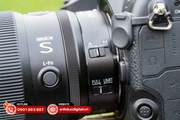 Ống kính có một công tắc chuyển AF/MF và giới hạn lấy nét
