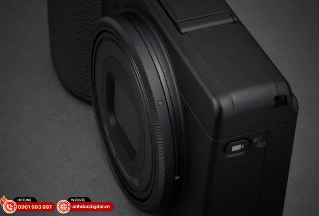 IBIS 5 trục giúp giảm rung khi chụp tay ở tốc độ chậm, giữ ảnh ổn định ngay cả trong điều kiện ánh sáng yếu.