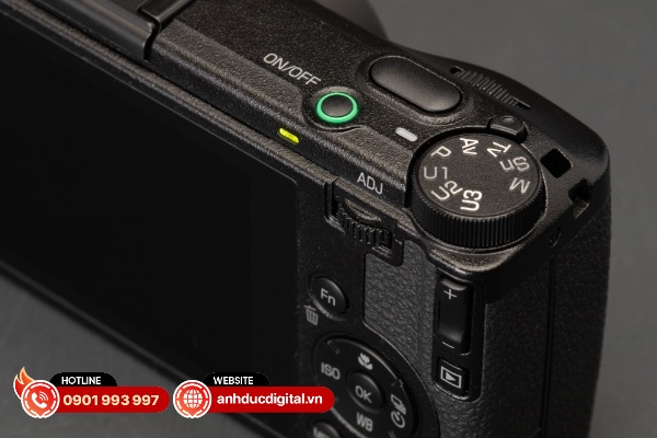 Ricoh GR IV là một chiếc máy ảnh nhỏ gọn, dễ cầm nắm và dễ sử dụng