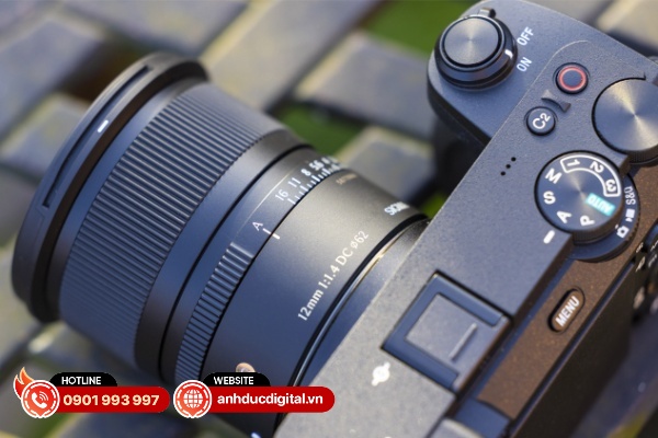 Sigma 12mm F1.4 DC Contemporary đã có sự nâng cấp rõ rệt về chất lượng chế tác