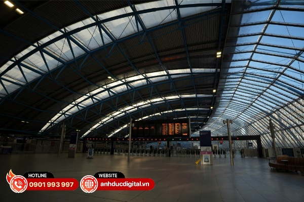 Sigma 12mm F1.4 DC Contemporary được đầu tư một hệ thống quang học phức tạp có chất lượng cao