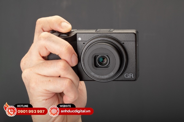 Ricoh GR IV có thời gian khởi động được tối ưu xuống còn khoảng 0.6 giây