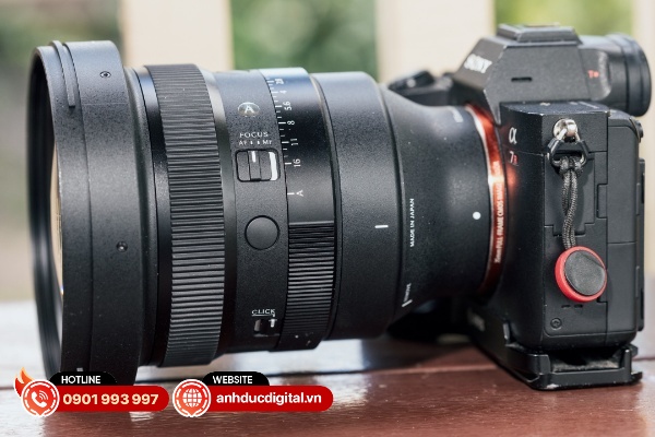 Sigma 135mm F1.4 DG ART thực sự rất to và nặng