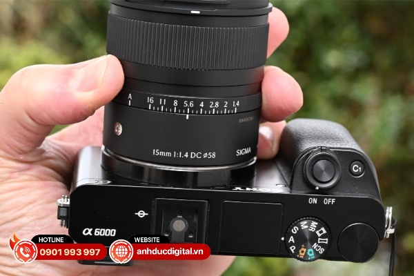 Sigma 15mm F1.4 DC cũng có vòng khẩu độ với ngàm Sony E và Fuji X