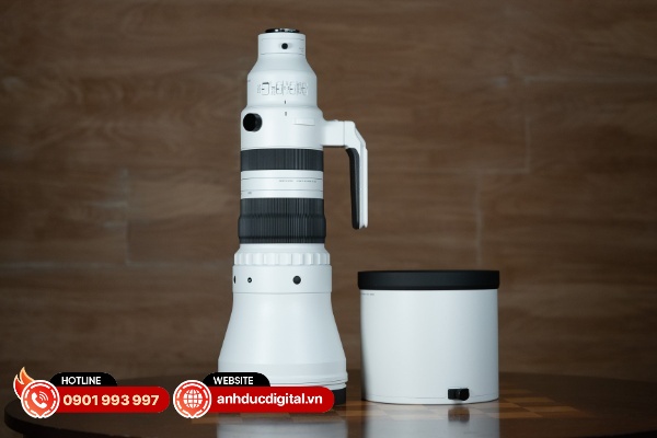 Loa che nắng của ống kính Sigma 300-600mm F4 DG OS Sports có kích thước lớn