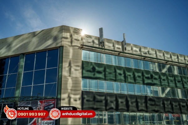 Sigma 35mm F1.4 DG II ART đã có sự cải thiện về khả năng chống lóa sáng và bóng mờ nhờ vào lớp phủ mới