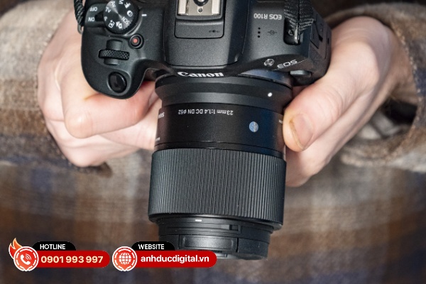Sigma 23mm F1.4 DC DN có hệ thống quang học phức tạp đảm bảo hình ảnh sắc nét