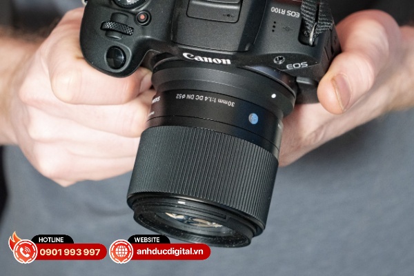 Sigma 30mm F1.4 DC DN có chất lượng quang học ấn tượng và khả năng lấy nét nhanh