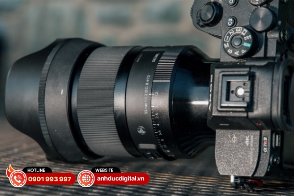Ống kính Sigma 35mm F1.2 DG II Art được chế tạo với chất lượng cao và độ bền bỉ ấn tượng