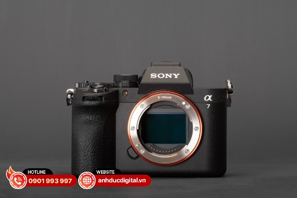 Sony Alpha A7 V được trang bị cảm biến xếp chồng một phần Exmor RS CMOS mới với tốc độ đọc nhanh hơn
