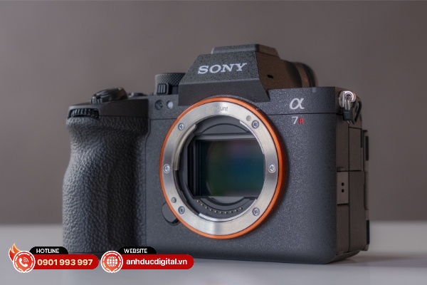 Sony A7R VI được trang bị cảm biến xếp chồng toàn phần BSI Exmor RS mới với độ phân giải 66.8MP