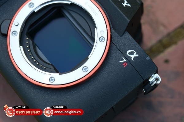 Sony A7R VI có tốc độ chụp liên tục 30fps với màn trập điện tử với tệp RAW 14-bit