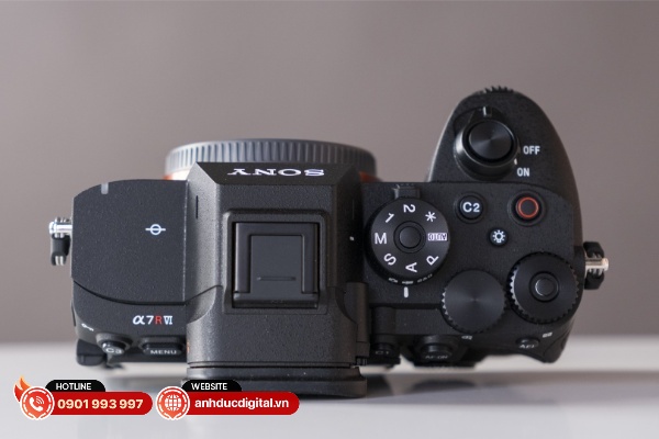 Máy ảnh Sony A7R VI được trang bị kính ngắm OLED với độ phân giải 9.44 triệu điểm ảnh