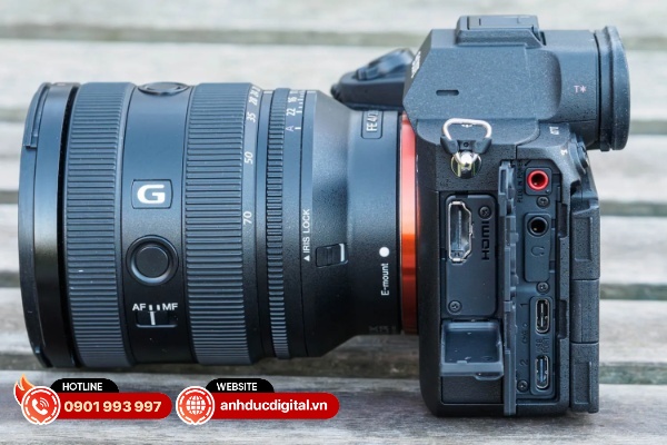 Sony Alpha A7 V có đến 2 cổng Type-C với một cổng đạt chuẩn USB-C 3.2