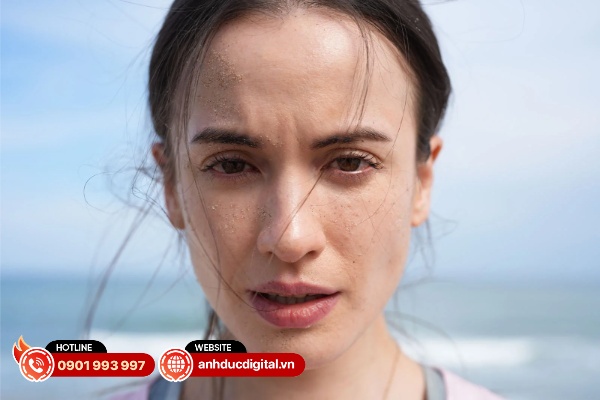 Công nghệ học sâu tiên tiến cũng hỗ trợ nhận diện người thông qua tư thế, cũng như mắt và khuôn mặt