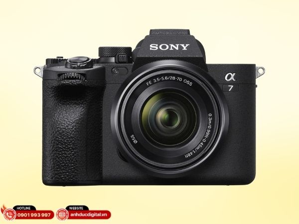 Sony A7V có thân máy hợp kim magie chắc chắn, chống bụi ẩm, thiết kế công thái học mang lại cảm giác cầm nắm tuyệt vời