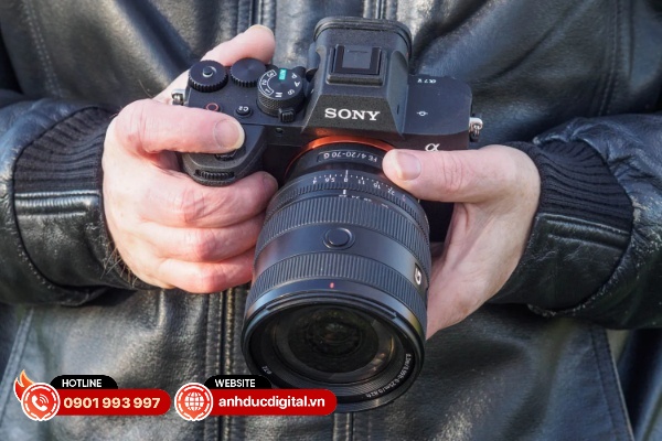 Sony Alpha A7 V khởi động gần như ngay lập tức khi bật máy và phản hồi nhanh với mọi thao tác