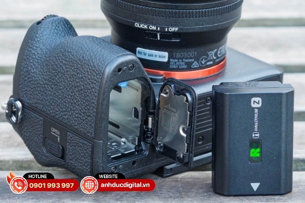 Mức thời lượng pin khoảng 750 ảnh do Sony công bố hoàn toàn có thể đạt được