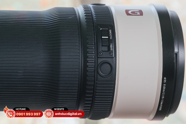Lẫy chỉnh hai chế độ lỏng và chặt của vòng thu phóng trên Sony FE 100-400mm F4.5 GM OSS