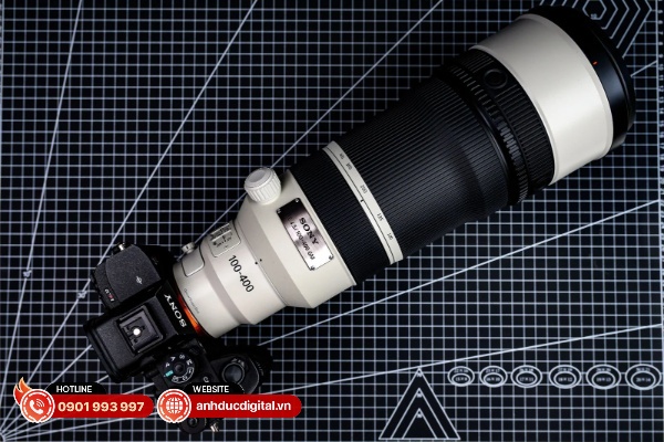 Sony FE 100-400mm F4.5 GM OSS sở hữu thiết kế thu phóng bên trong
