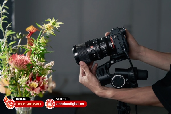Sony đã tích hợp hệ thống khẩu độ gồm 11 lá khẩu tròn để tạo ra hiệu ứng bokeh tròn tuyệt đẹp