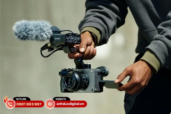 Sony FX2 được trang bị cảm biến Fullframe BSI Exmor R 33MP như trên Sony A7 IV