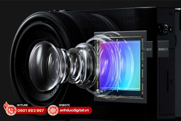 Sony RX1R III kết hợp giữa cảm biến BSI-CMOS 61MP và bộ vi xử lý mạnh mẽ Bionz XR