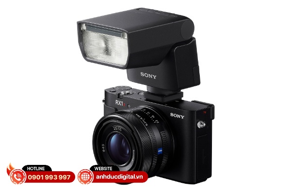 Sony RX1R III sử dụng màn trập lá nên có tốc độ đồng bộ flash cao hơn