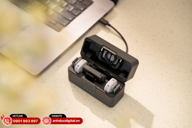 Charging Case giúp DJI Mic Mini 2S nâng tổng thời gian sử dụng lên khoảng 40 giờ và sạc lại TX/RX khoảng 3,2 lần