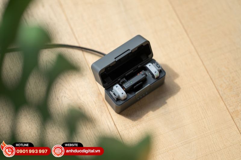 DJI Mic Mini 2S sạc đầy TX khoảng 70 phút, RX 100 phút và Charging Case khoảng 2 giờ, đáp ứng tốt nhu cầu quay liên tục