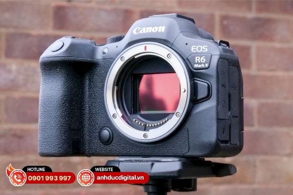 EOS R6 Mark III được kì vọng sẽ là thế hệ máy ảnh tầm trung tiếp theo nhằm cạnh tranh với Nikon Z6 Mark III