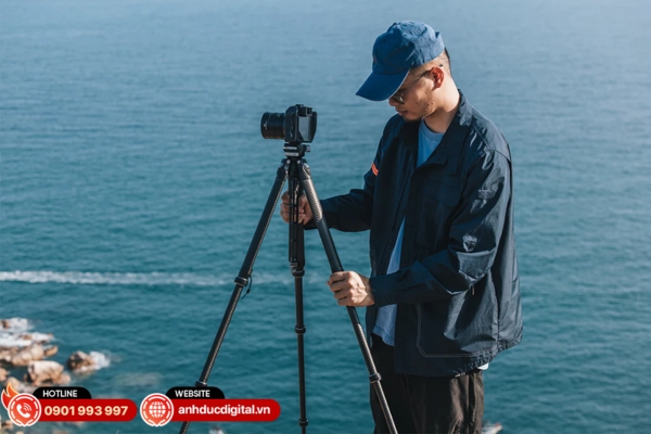 Độ ổn định và khả năng chống rung giúp tripod giữ máy chắc chắn, hạn chế rung lắc và cho hình ảnh sắc nét hơn