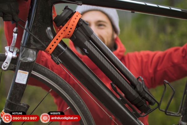 Peak Design Travel Tripod là chân máy ảnh du lịch siêu gọn nhẹ, chịu tải cao và linh hoạt cho cả chụp ảnh lẫn quay video