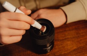 Hướng dẫn vệ sinh máy ảnh đúng cách và 5 sai lầm gây hỏng lens