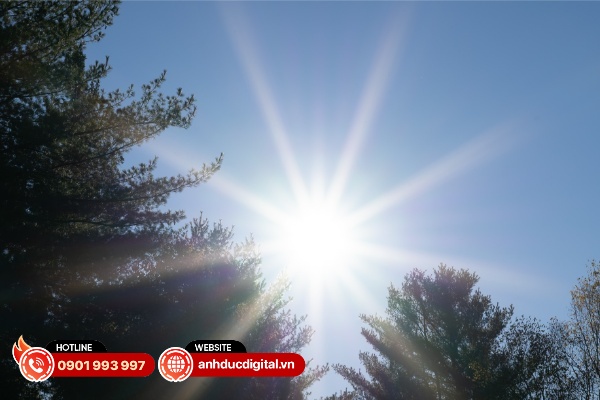 Viltrox 85mm F2 EVO có khả năng chống lóa tốt hơn so với nhiều ống kính giá rẻ khác