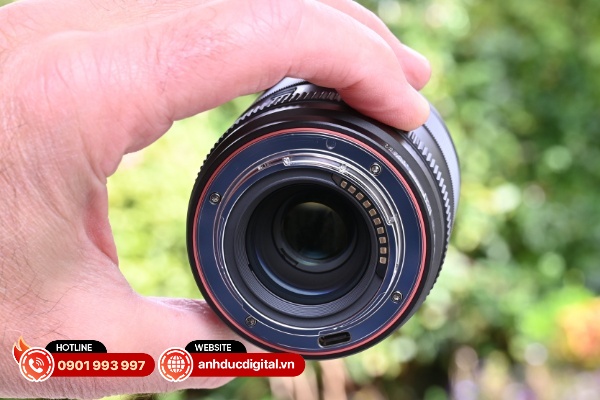 Viltrox vẫn trang bị cho ống kính 85mm F2 một vòng đệm chống chịu thời tiết ở phần ngàm
