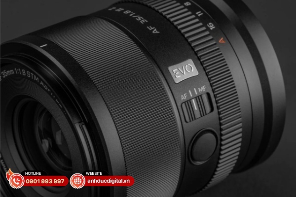 Viltrox 35mm F1.8 EVO sở hữu thiết kế nhỏ gọn với trọng lượng chỉ nhỉnh hơn 355g