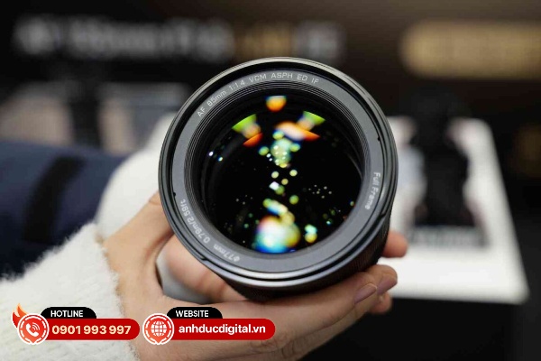 Viltrox AF 85mm F1.4 Pro được trang bị hệ thống quang học tiên tiến chất lượng cao