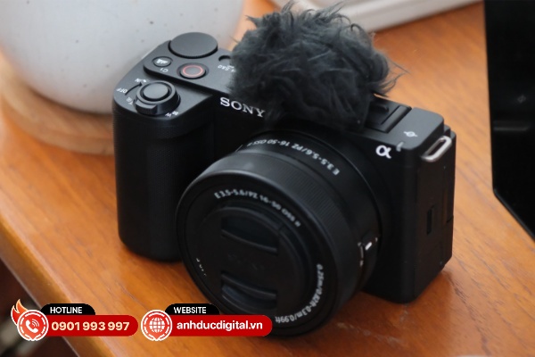 Sony ZV-E10 II tập trung khá nhiều vào các tính năng quay vlog bao gồm khả năng quay phim 4K
